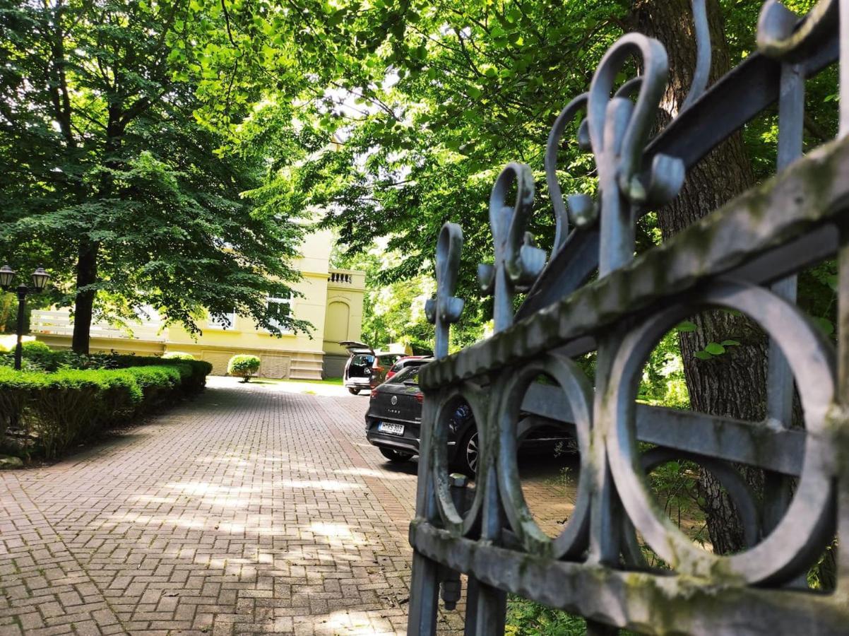 Sandkastenliebe Charmante Ferienwohnung In Villa Dornum Exterior foto